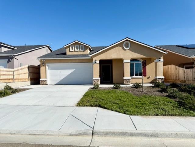 913 Grangeville Ave, Avenal, CA 93204