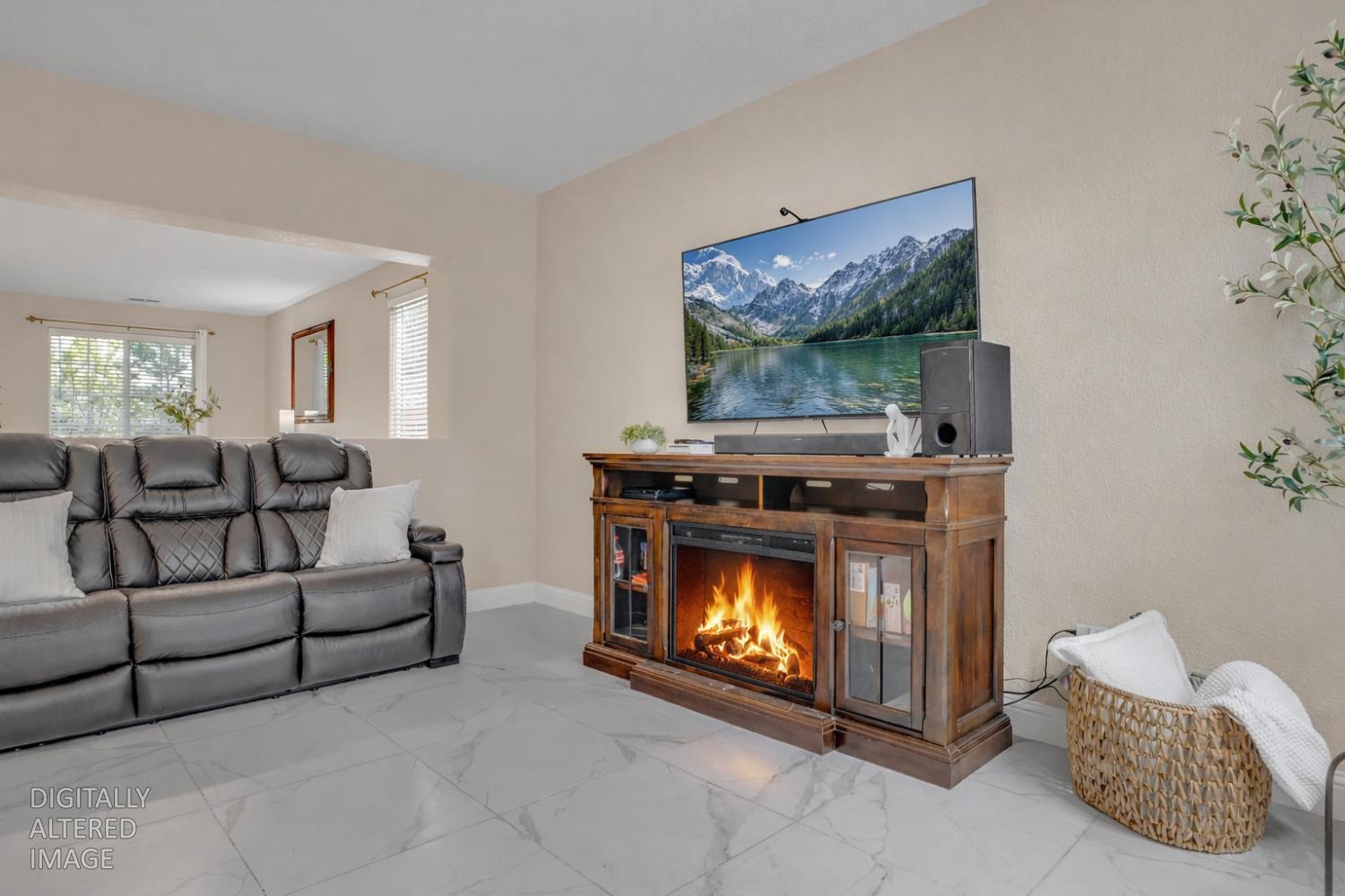 126 Jersey Ln, Patterson, CA 95363