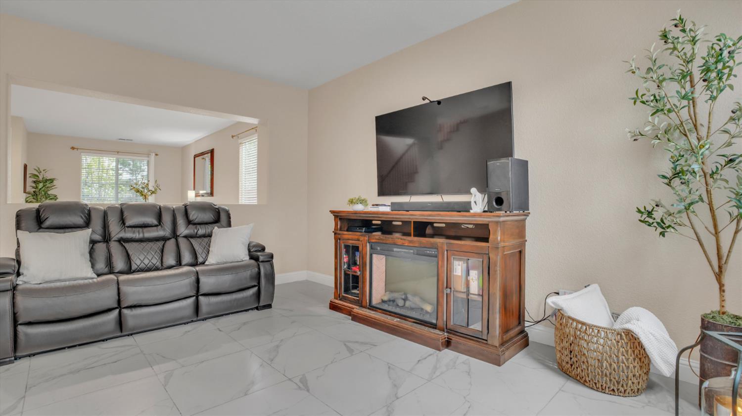 126 Jersey Ln, Patterson, CA 95363