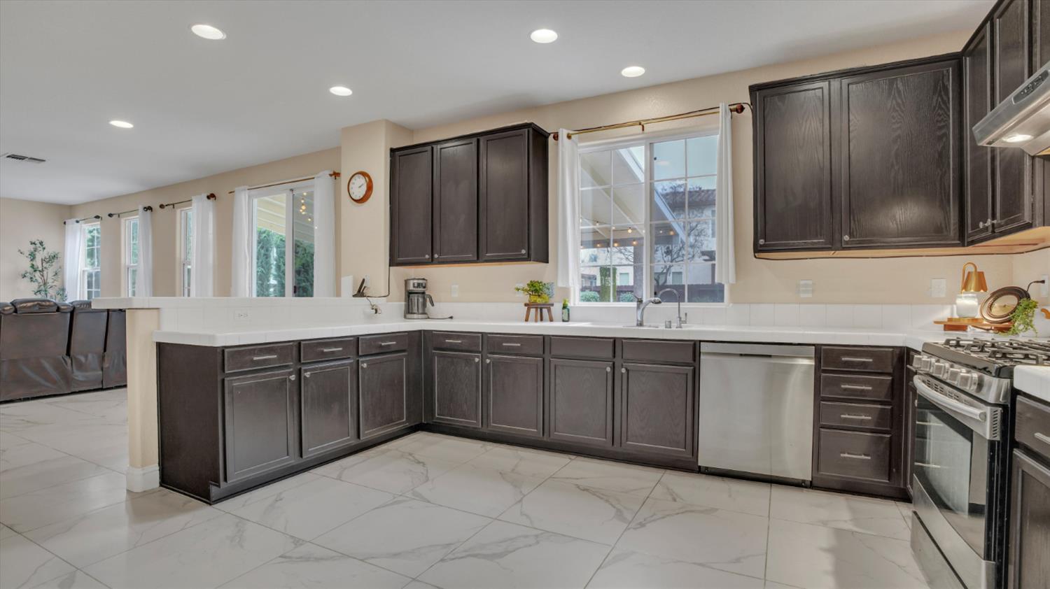 126 Jersey Ln, Patterson, CA 95363