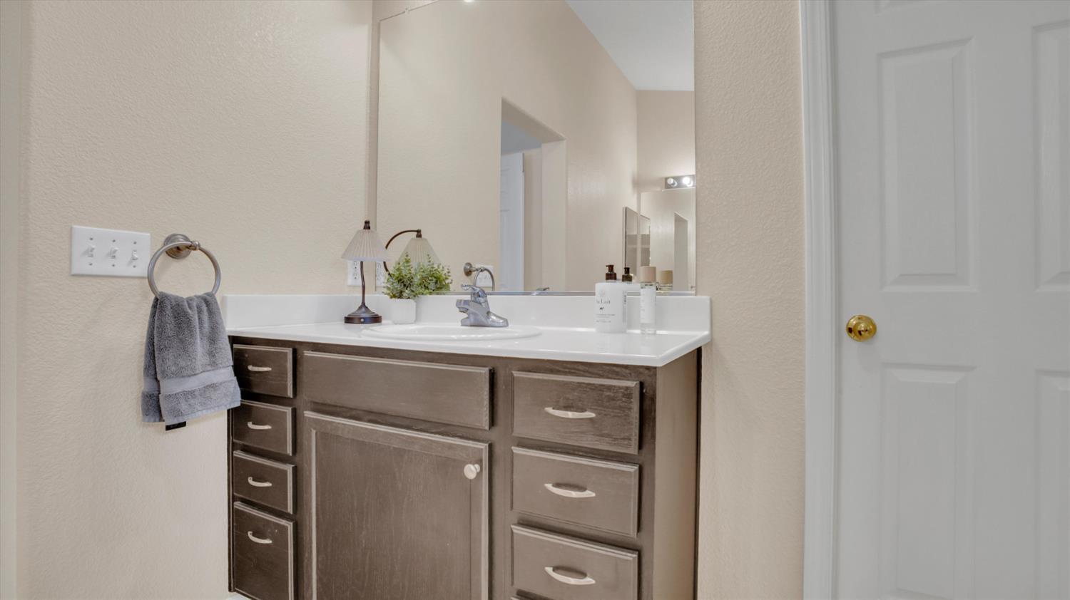 126 Jersey Ln, Patterson, CA 95363