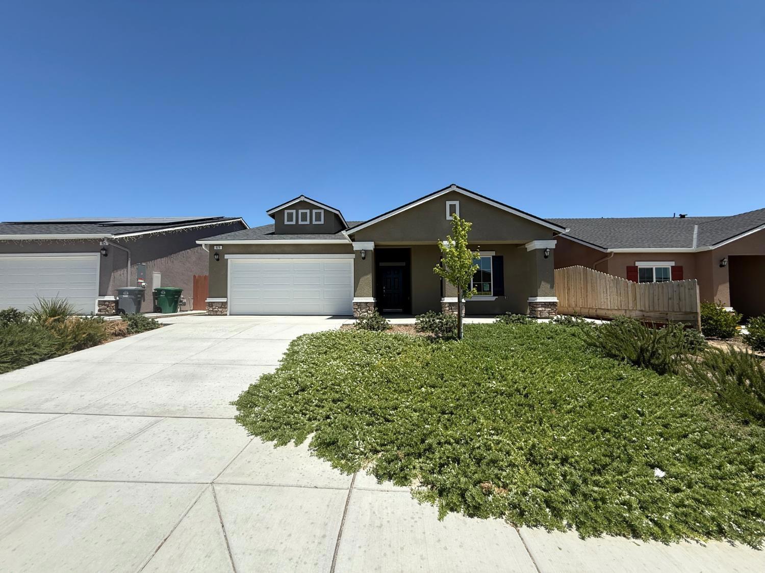 929 Grangeville Ave, Avenal, CA 93204