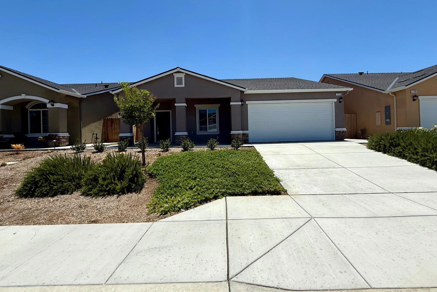 1212 E Orange St, Avenal, CA 93204