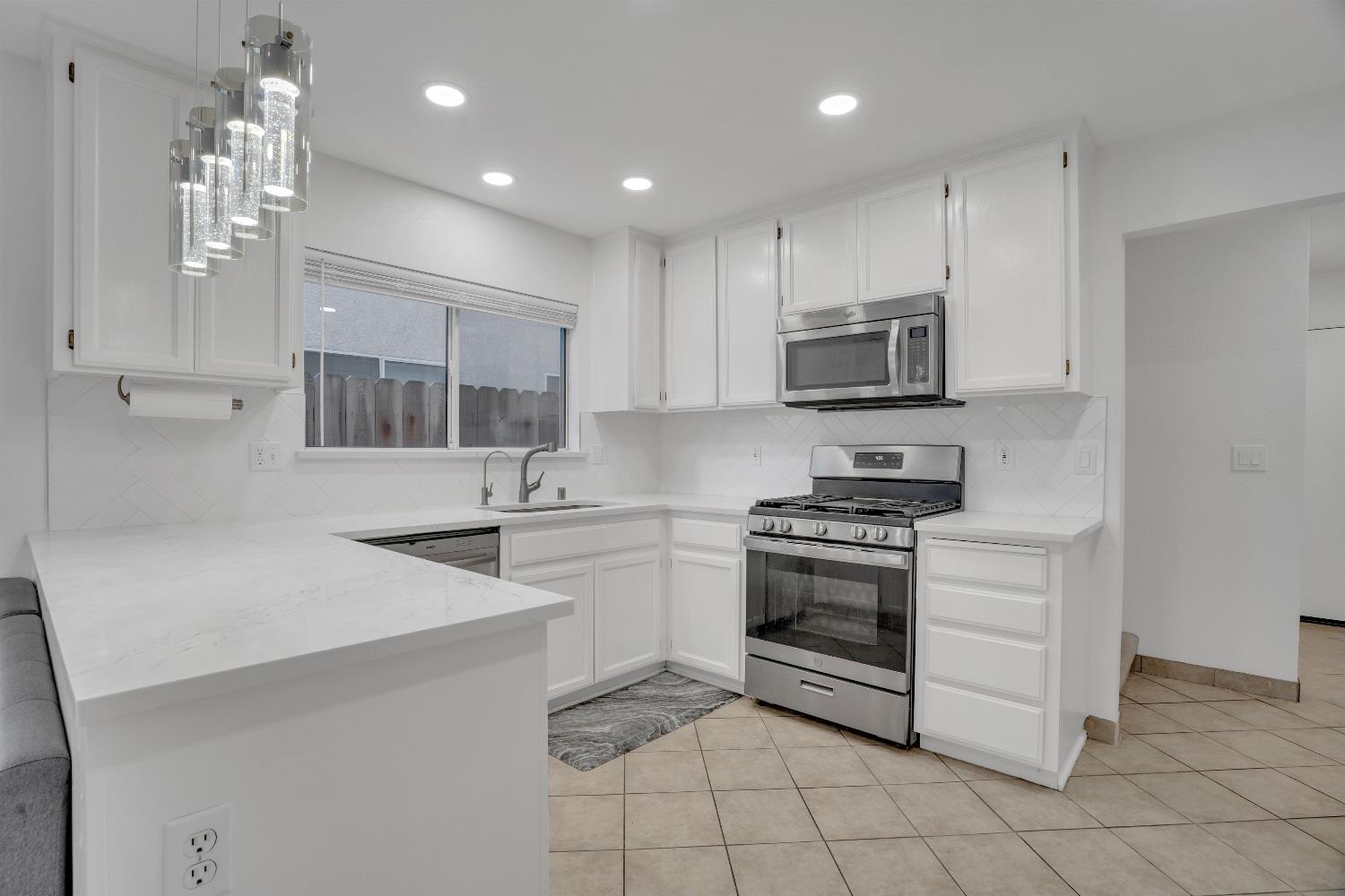 765 Jackoyln, Manteca, CA 95336