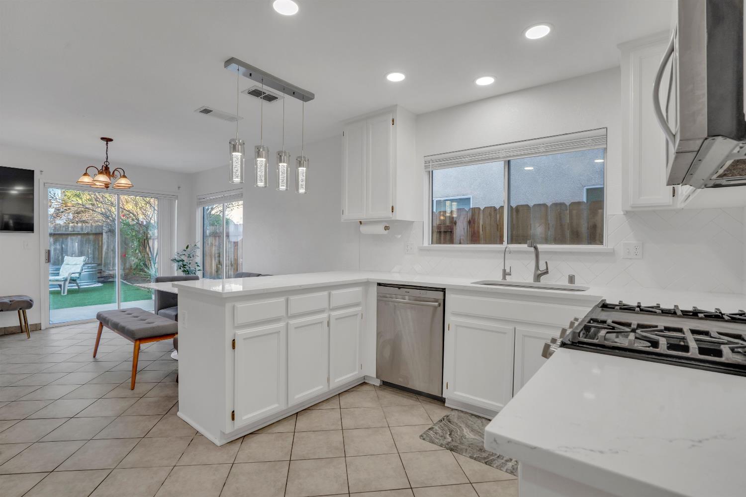 765 Jackoyln, Manteca, CA 95336