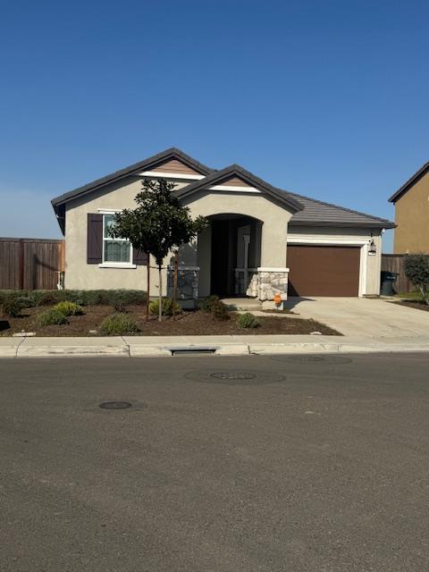 737 Featherstone Dr, Patterson, CA 95363