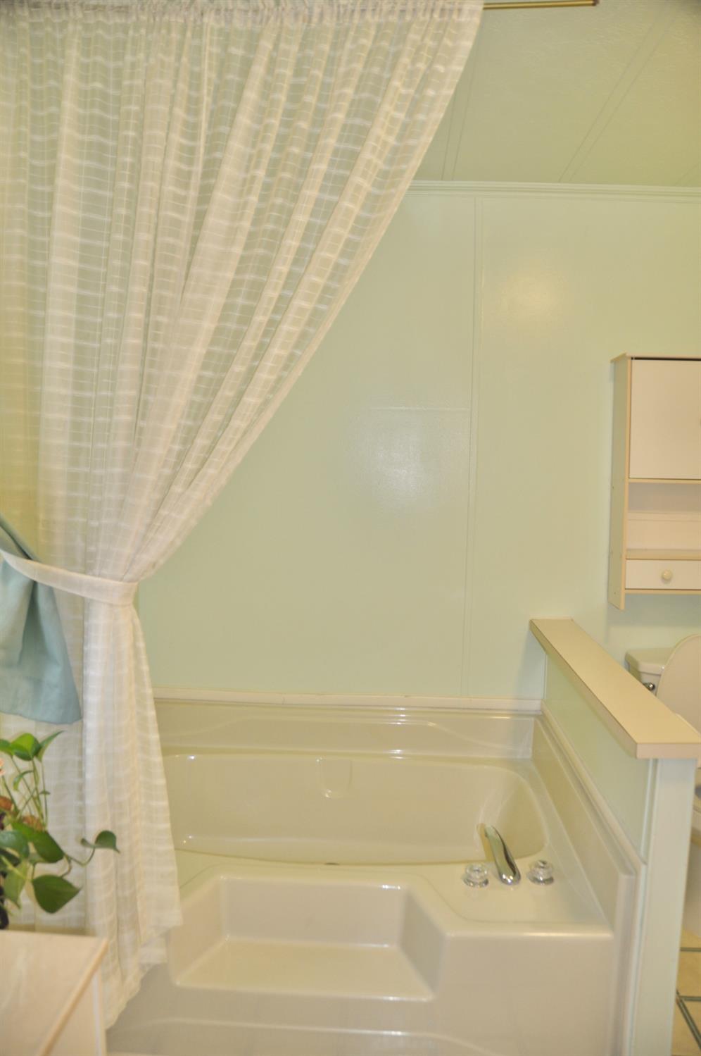 24 Schooner Ln, Modesto, CA 95356