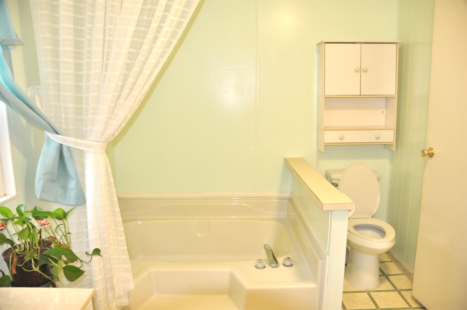 24 Schooner Ln, Modesto, CA 95356