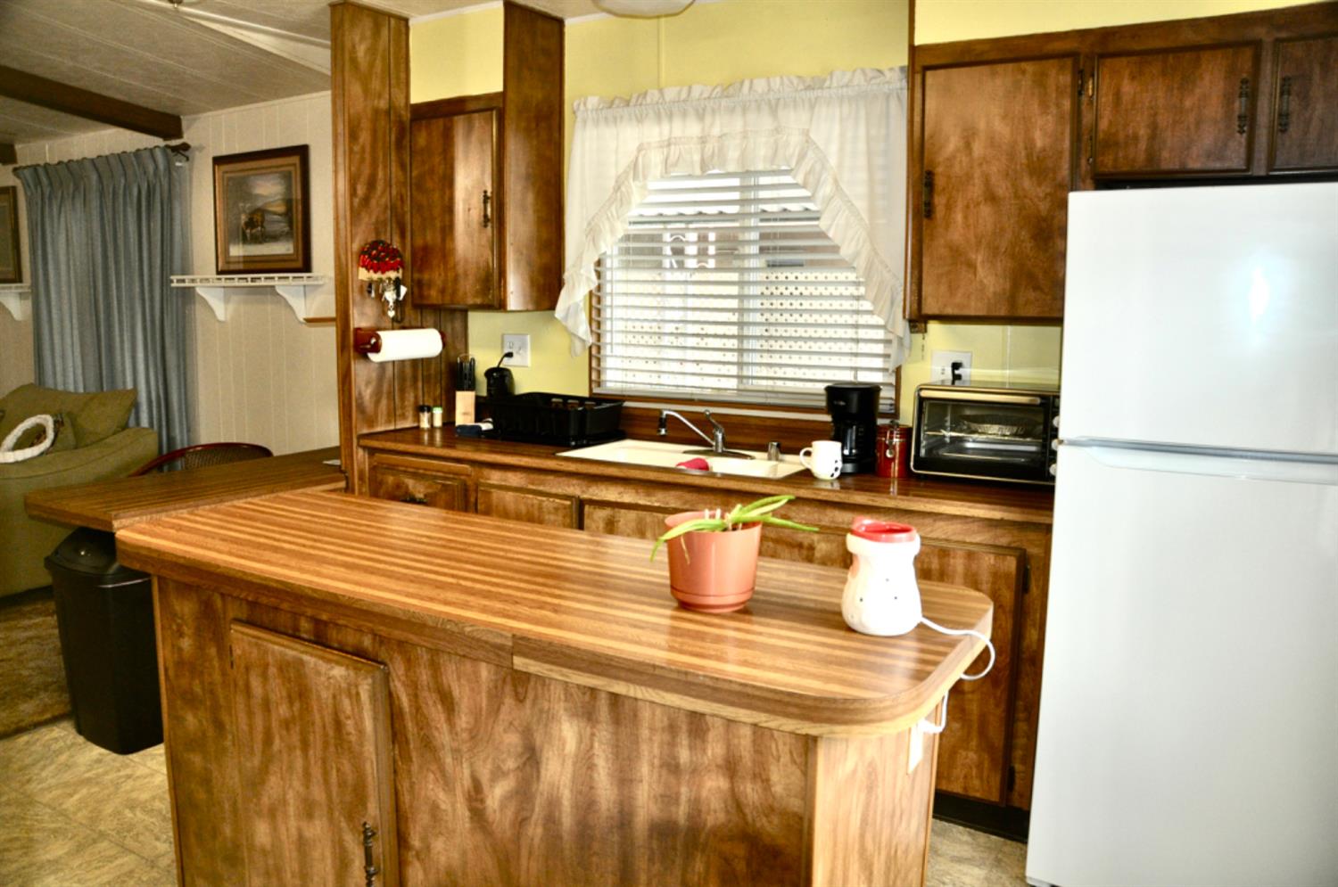 24 Schooner Ln, Modesto, CA 95356