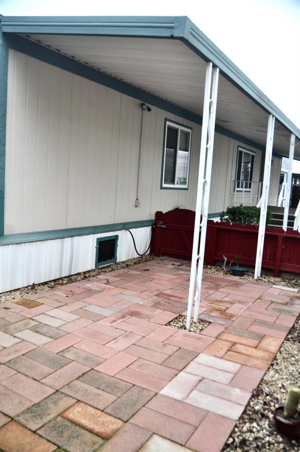 24 Schooner Ln, Modesto, CA 95356