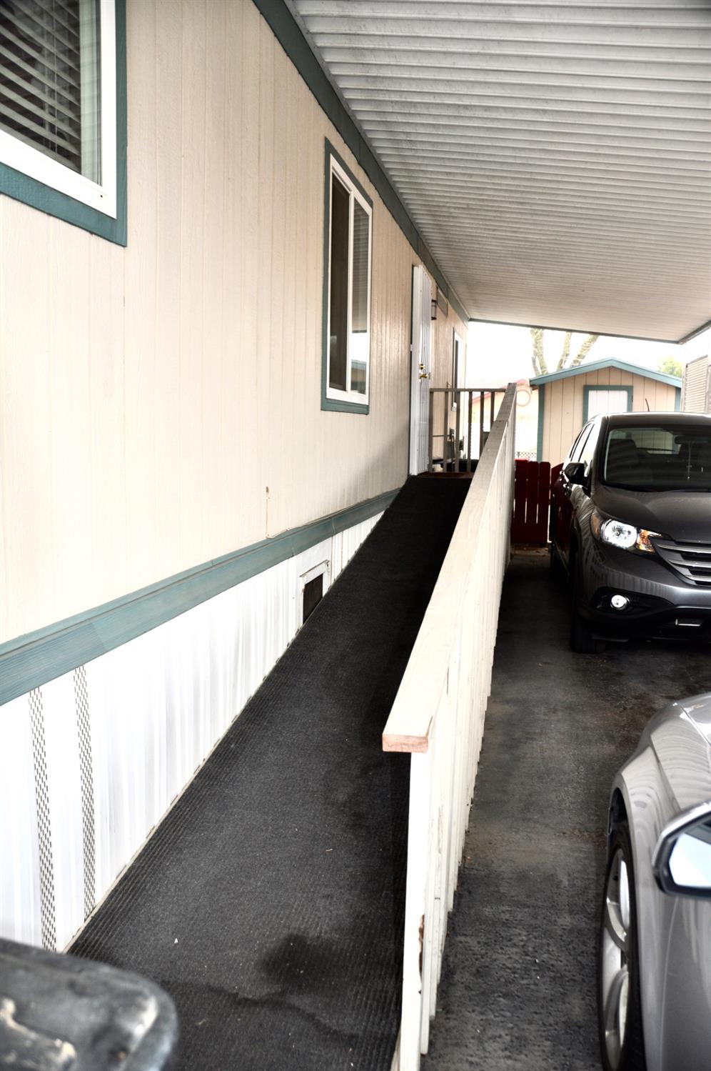 24 Schooner Ln, Modesto, CA 95356