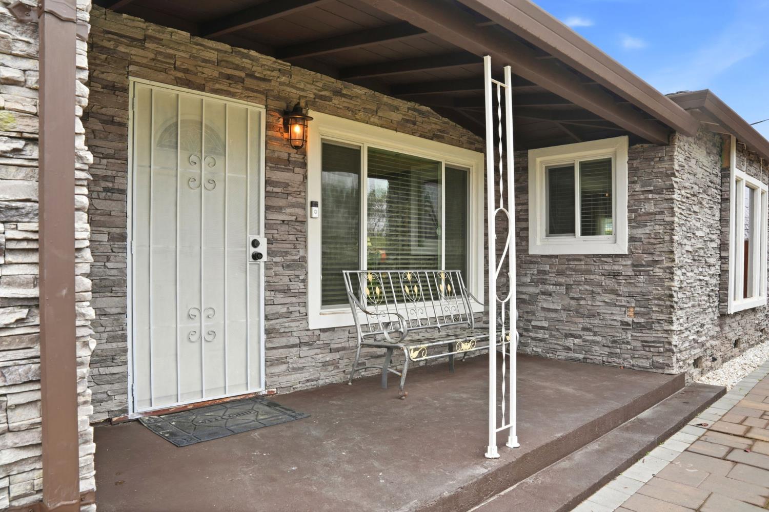 3917 Santa Fe St, Riverbank, CA 95367