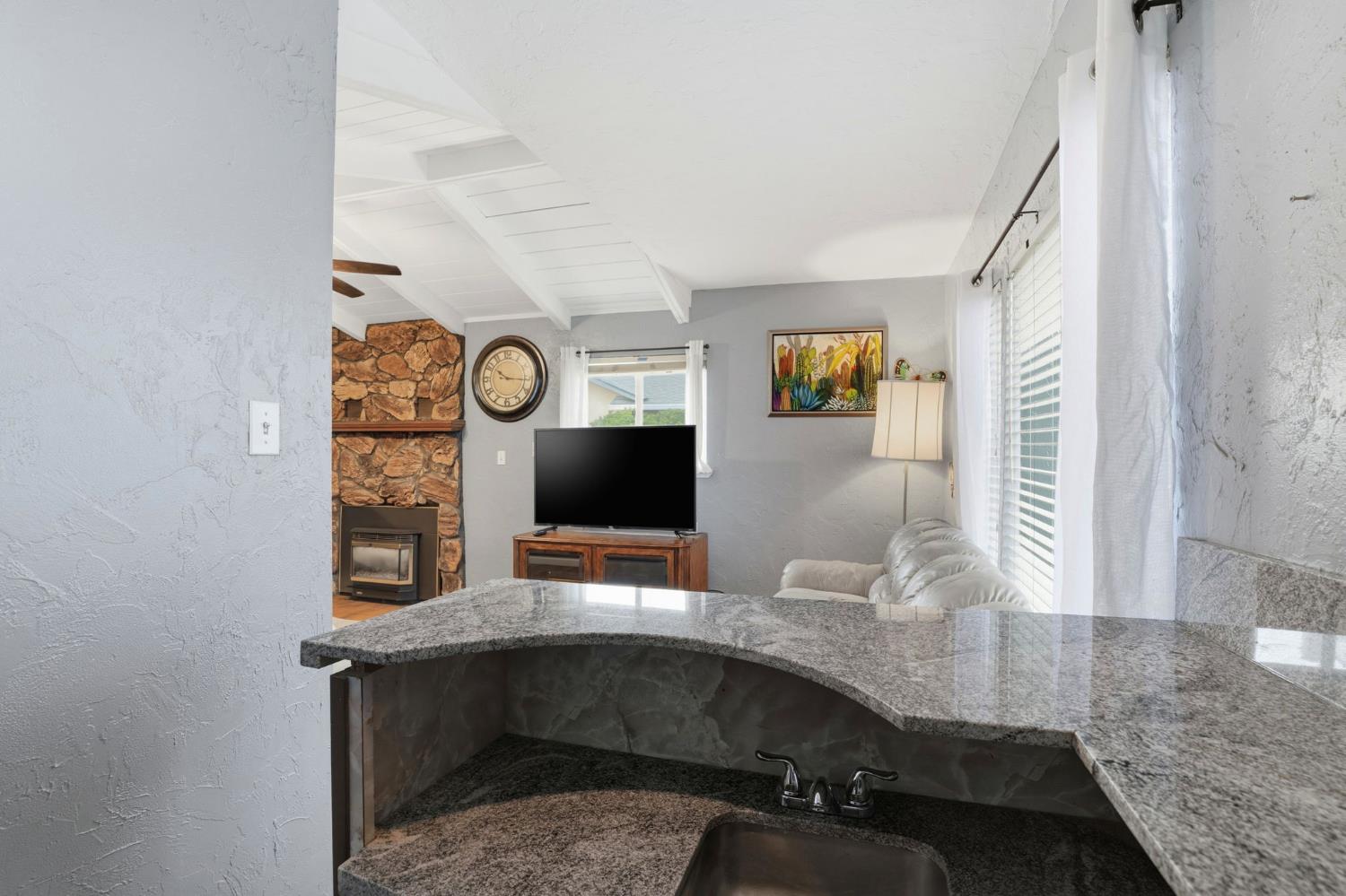 3917 Santa Fe St, Riverbank, CA 95367