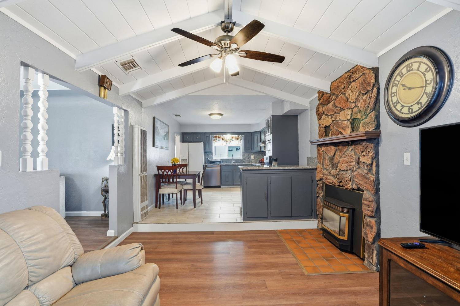 3917 Santa Fe St, Riverbank, CA 95367