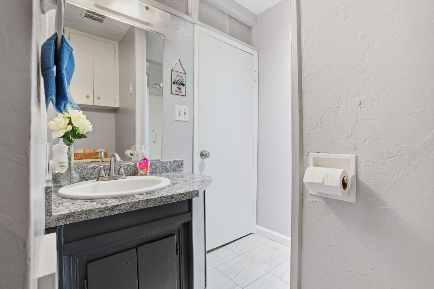 3917 Santa Fe St, Riverbank, CA 95367