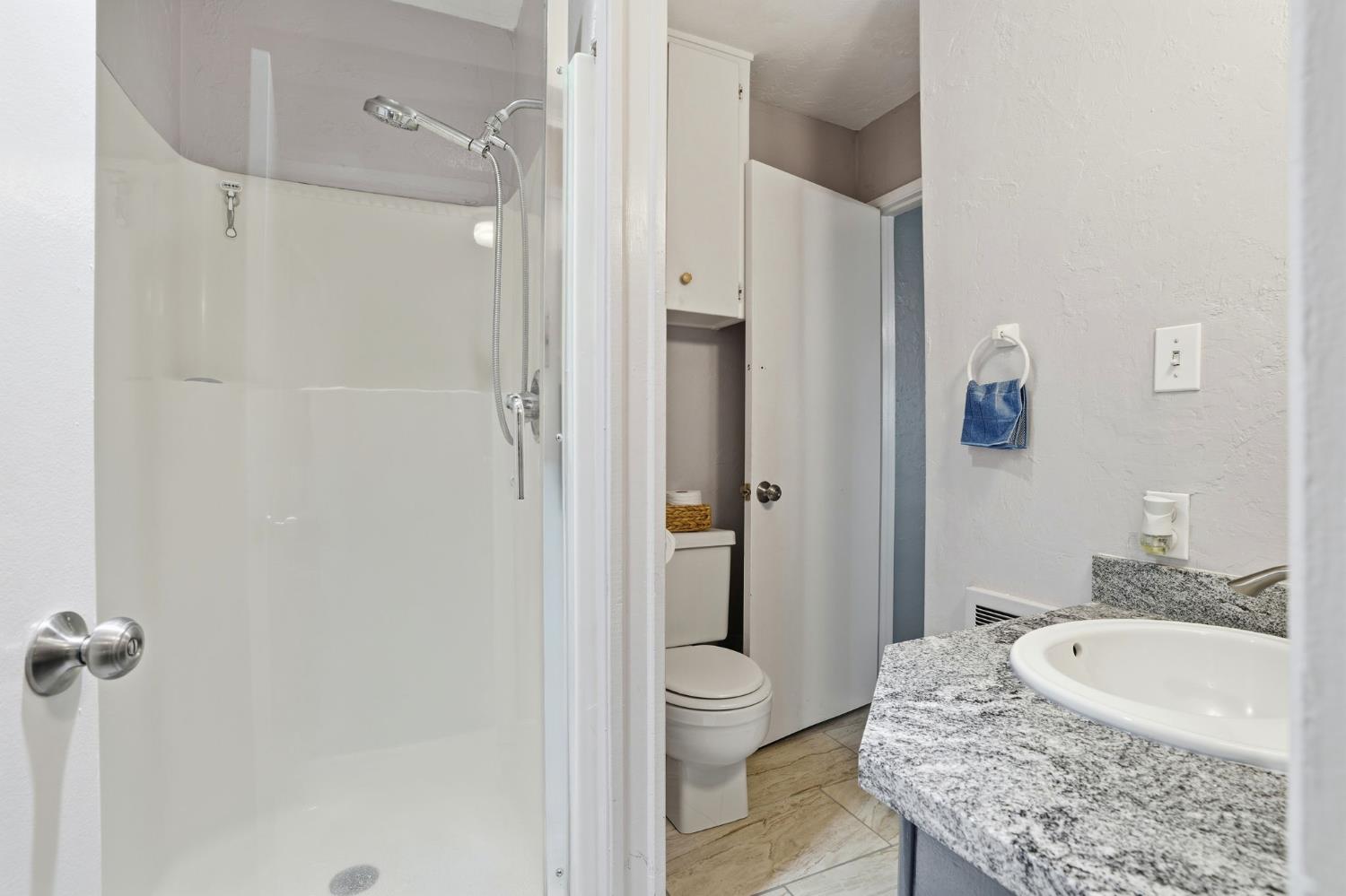 3917 Santa Fe St, Riverbank, CA 95367