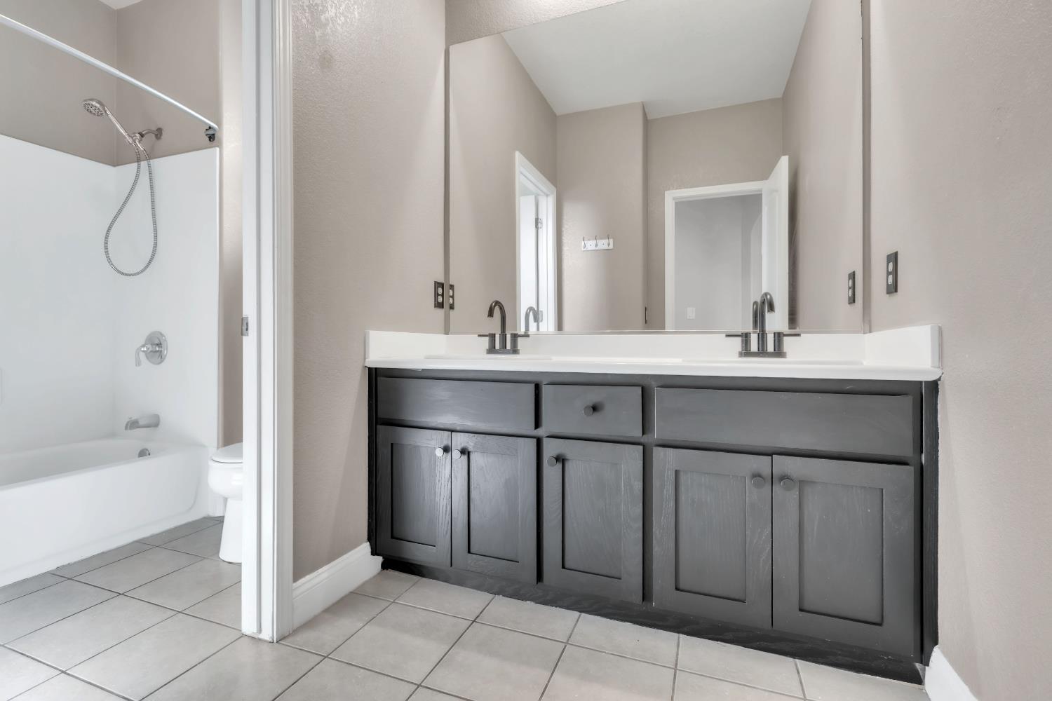 3329 Vancouver Dr, Modesto, CA 95355