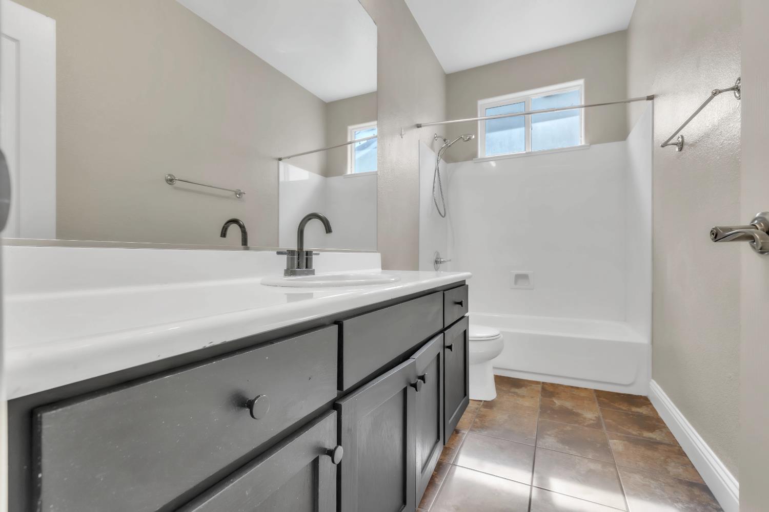 3329 Vancouver Dr, Modesto, CA 95355