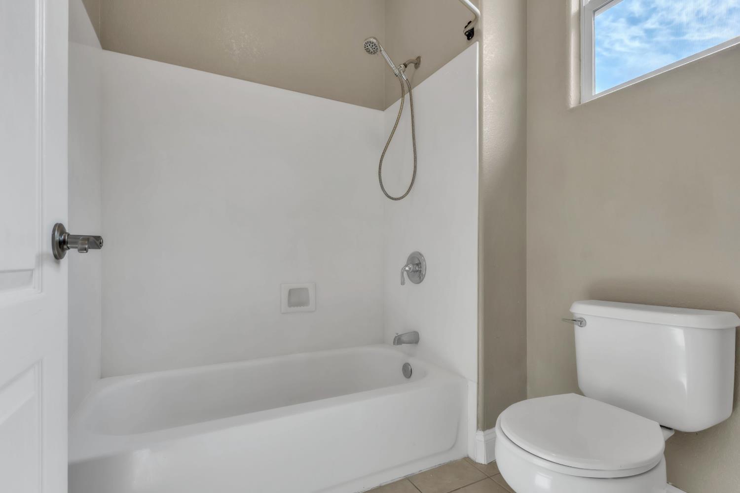 3329 Vancouver Dr, Modesto, CA 95355