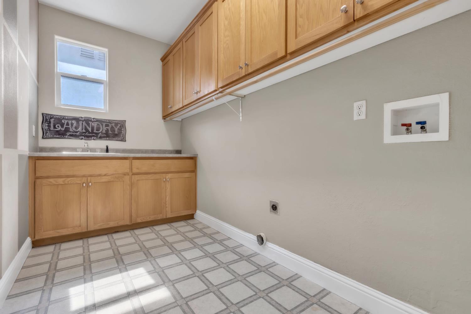 3329 Vancouver Dr, Modesto, CA 95355