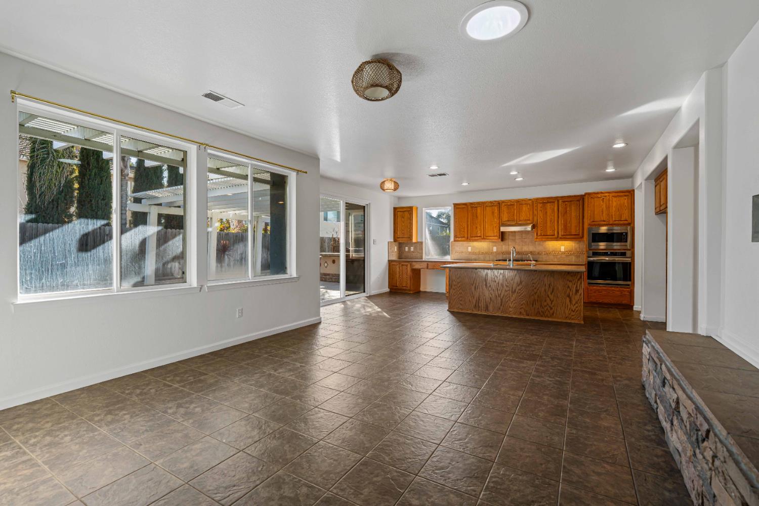 1434 Augusta Pointe Dr, Ripon, CA 95366