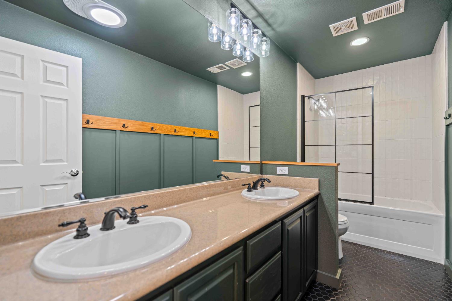 1434 Augusta Pointe Dr, Ripon, CA 95366