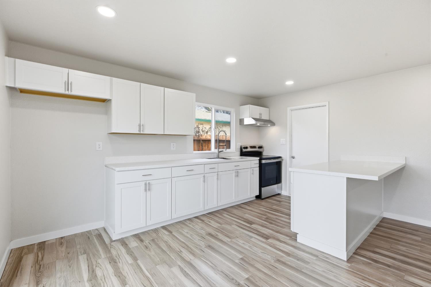 1025 Fish Dr, Modesto, CA 95351