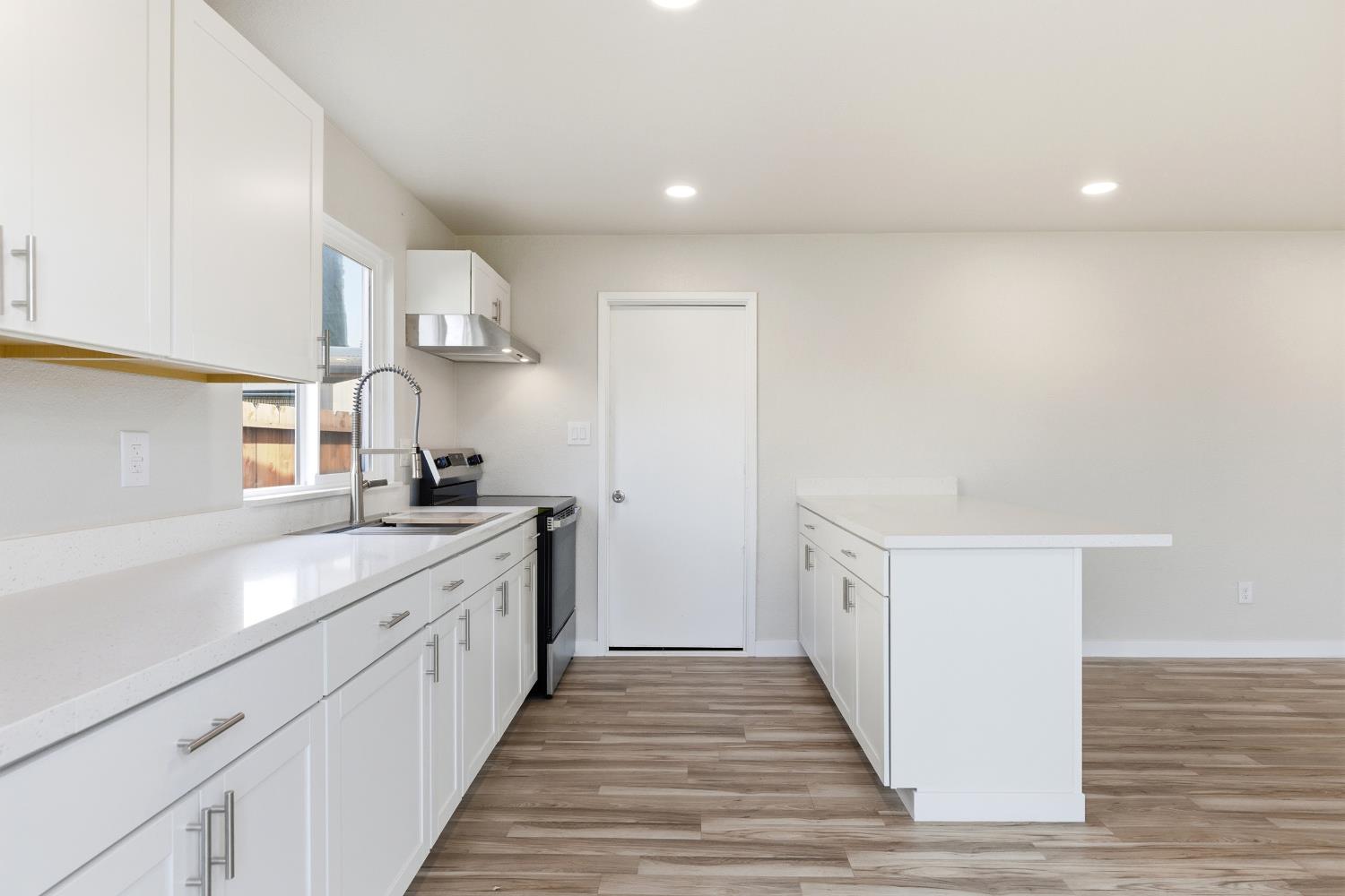 1025 Fish Dr, Modesto, CA 95351