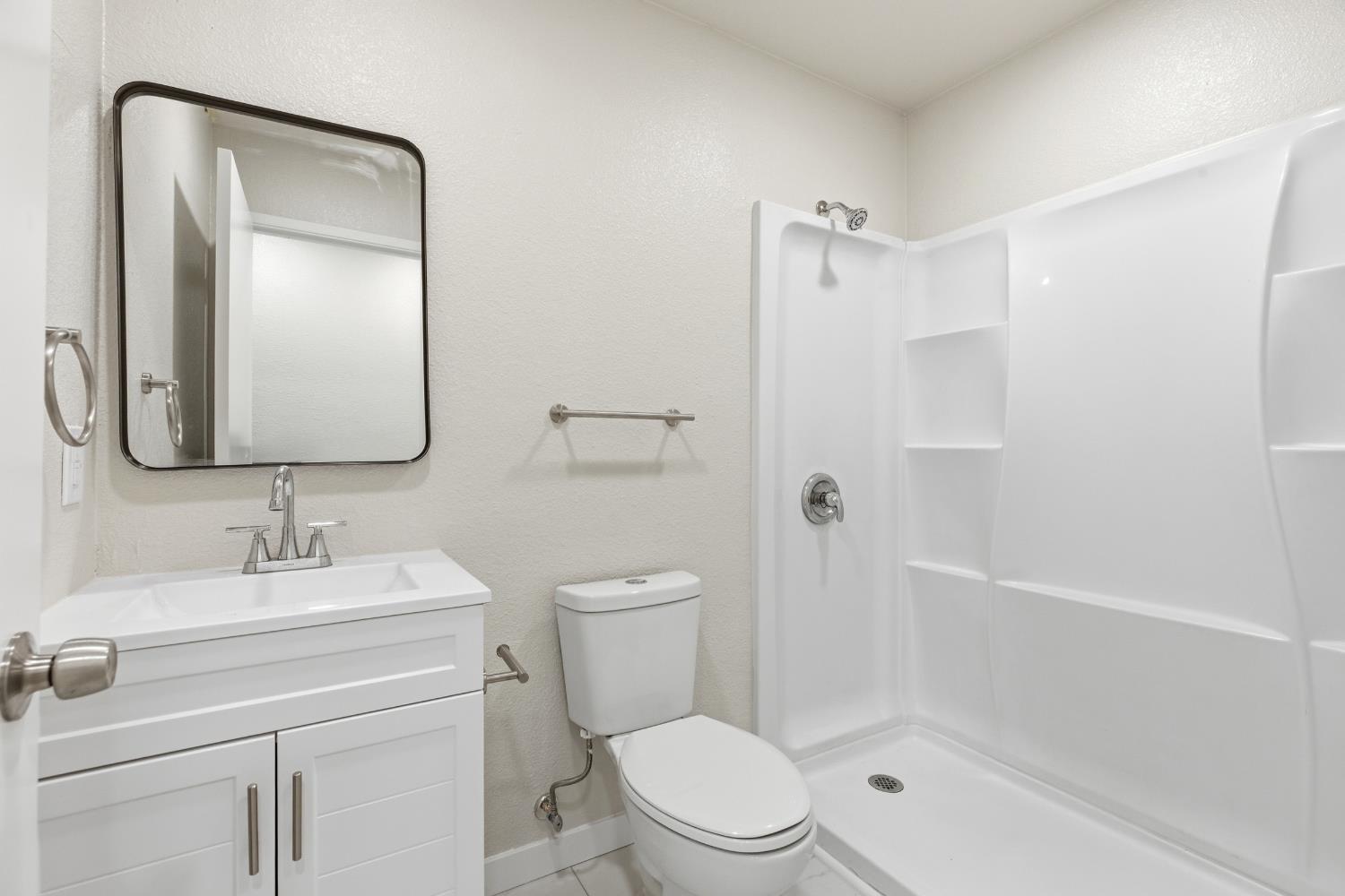 1025 Fish Dr, Modesto, CA 95351