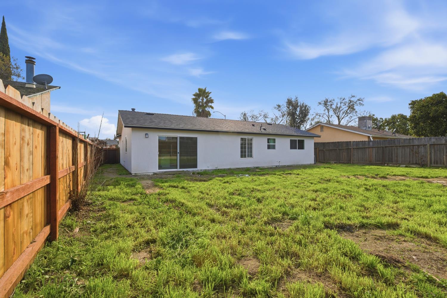 1025 Fish Dr, Modesto, CA 95351