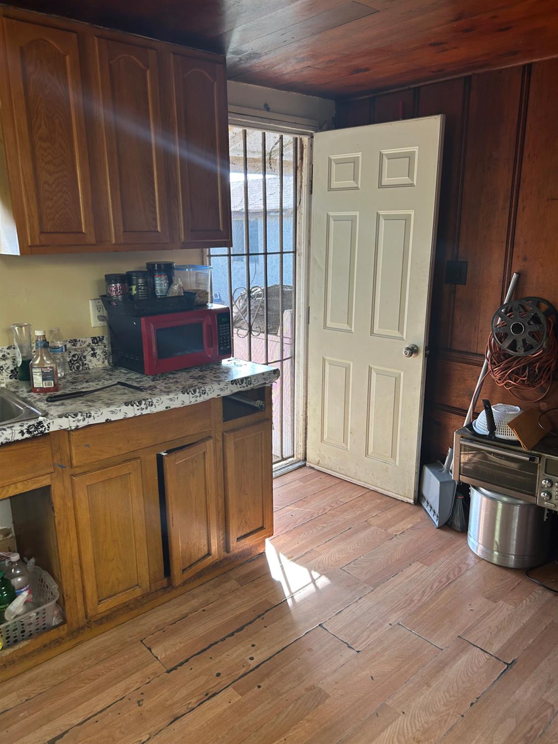 1820 Kenneth St, Modesto, CA 95351