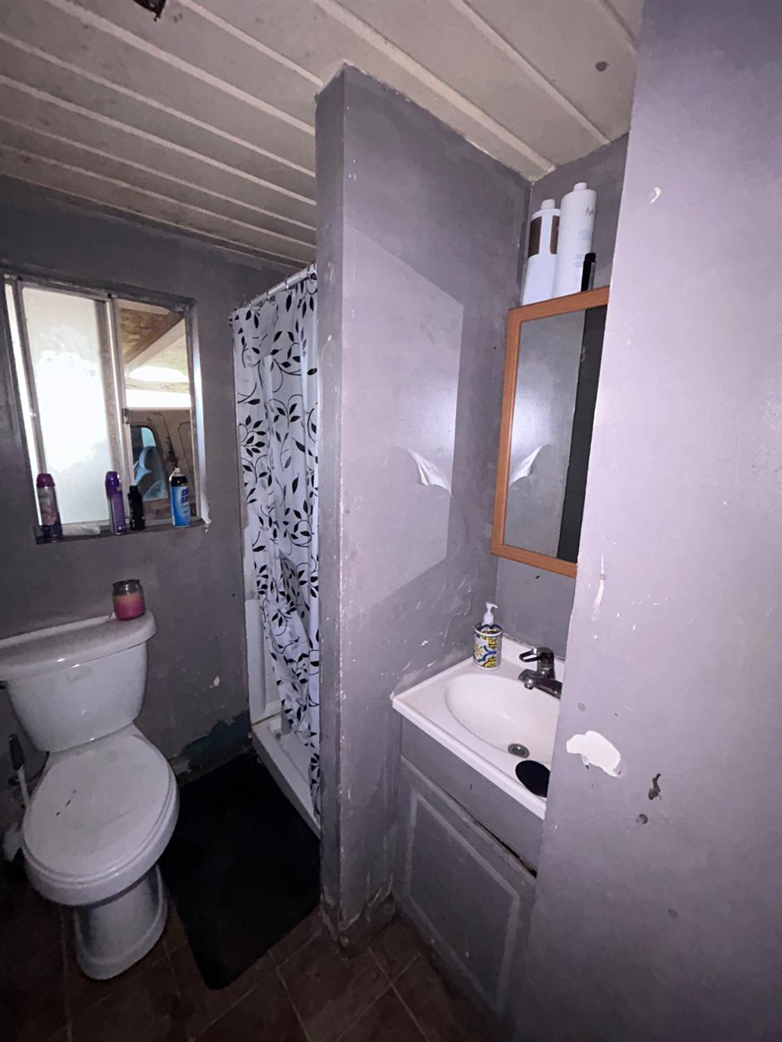 1820 Kenneth St, Modesto, CA 95351