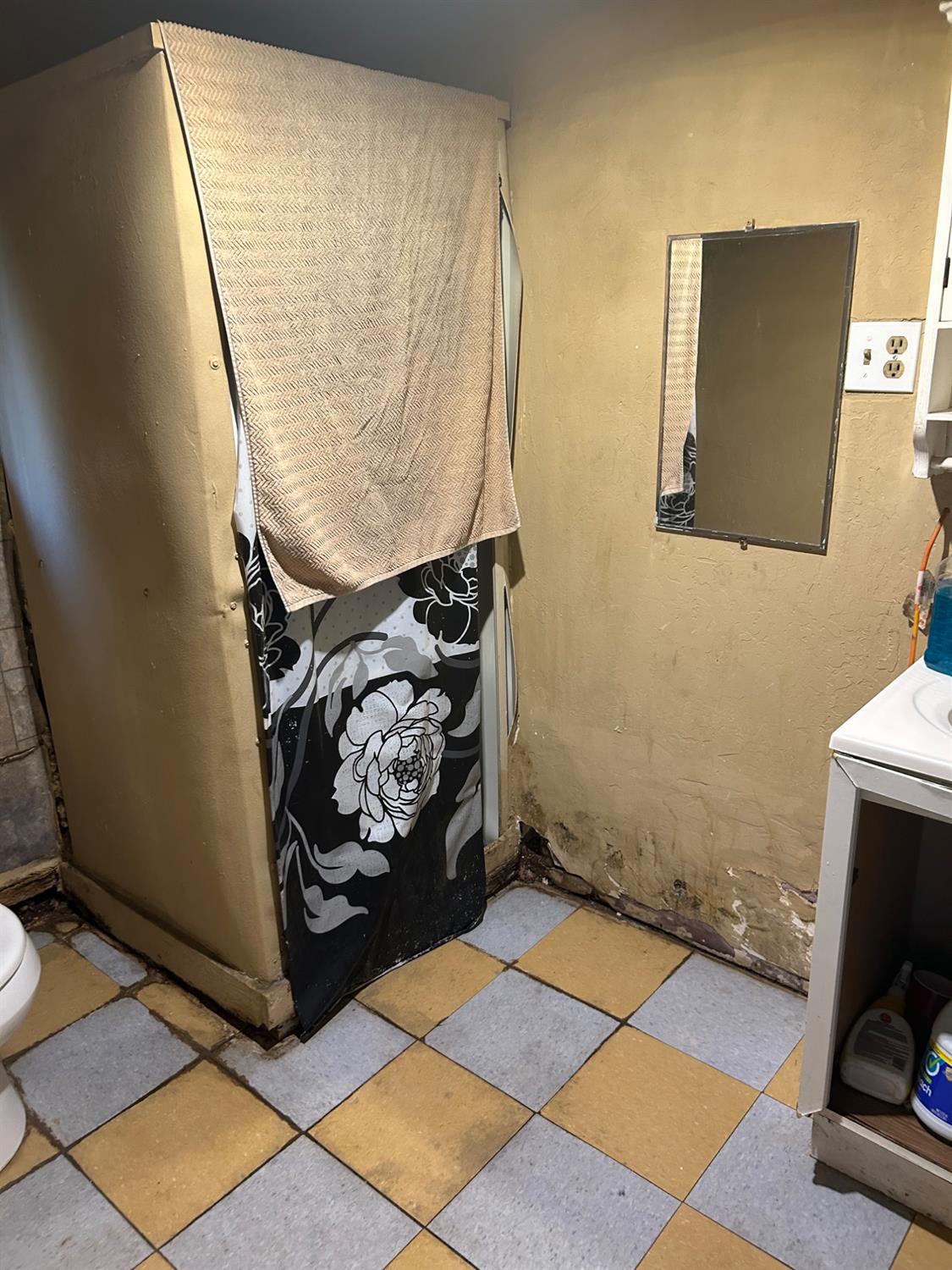 1820 Kenneth St, Modesto, CA 95351