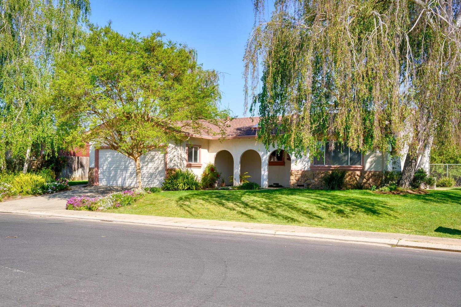 2290 Mission St, Escalon, CA 95320