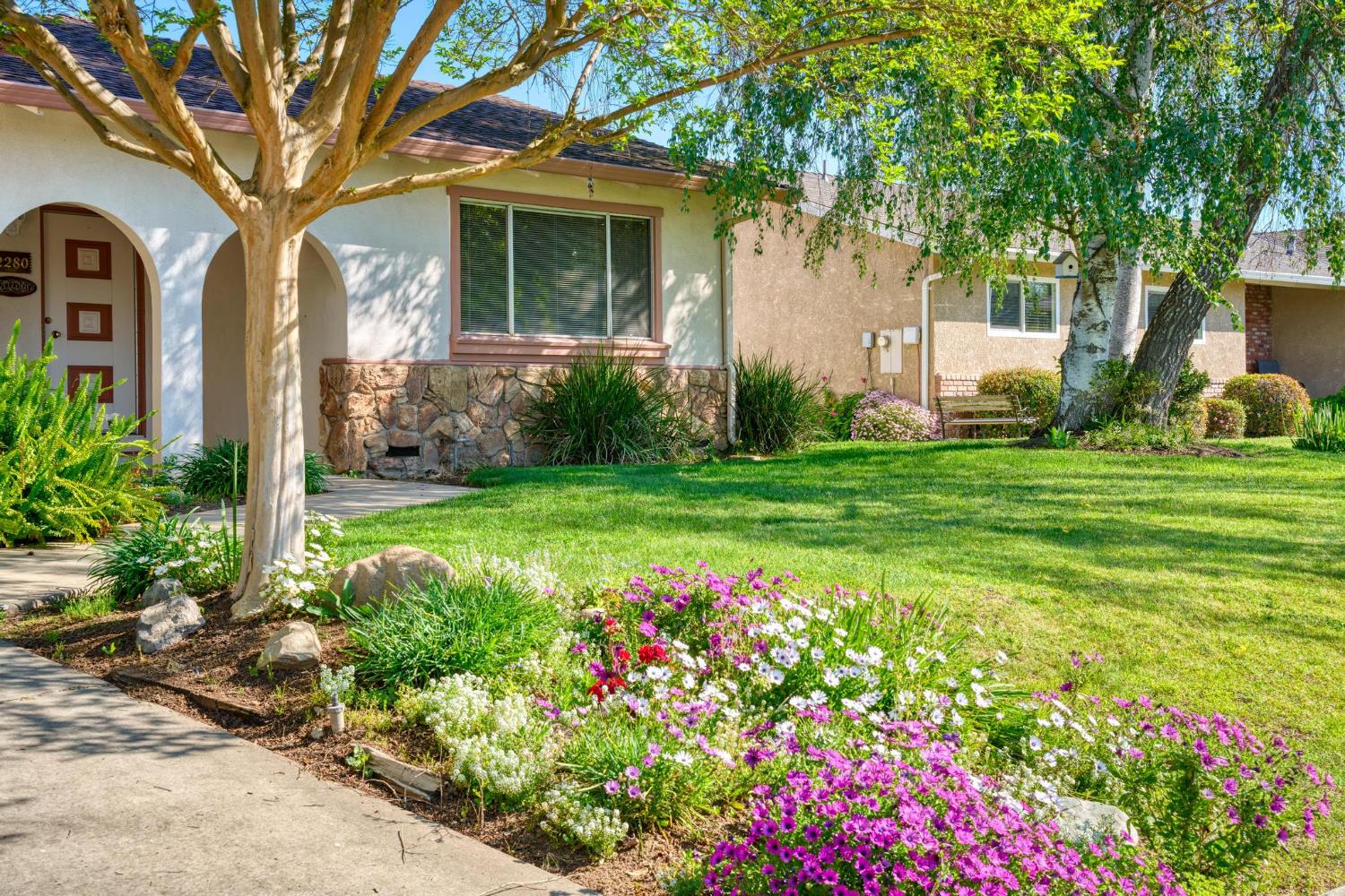 2290 Mission St, Escalon, CA 95320