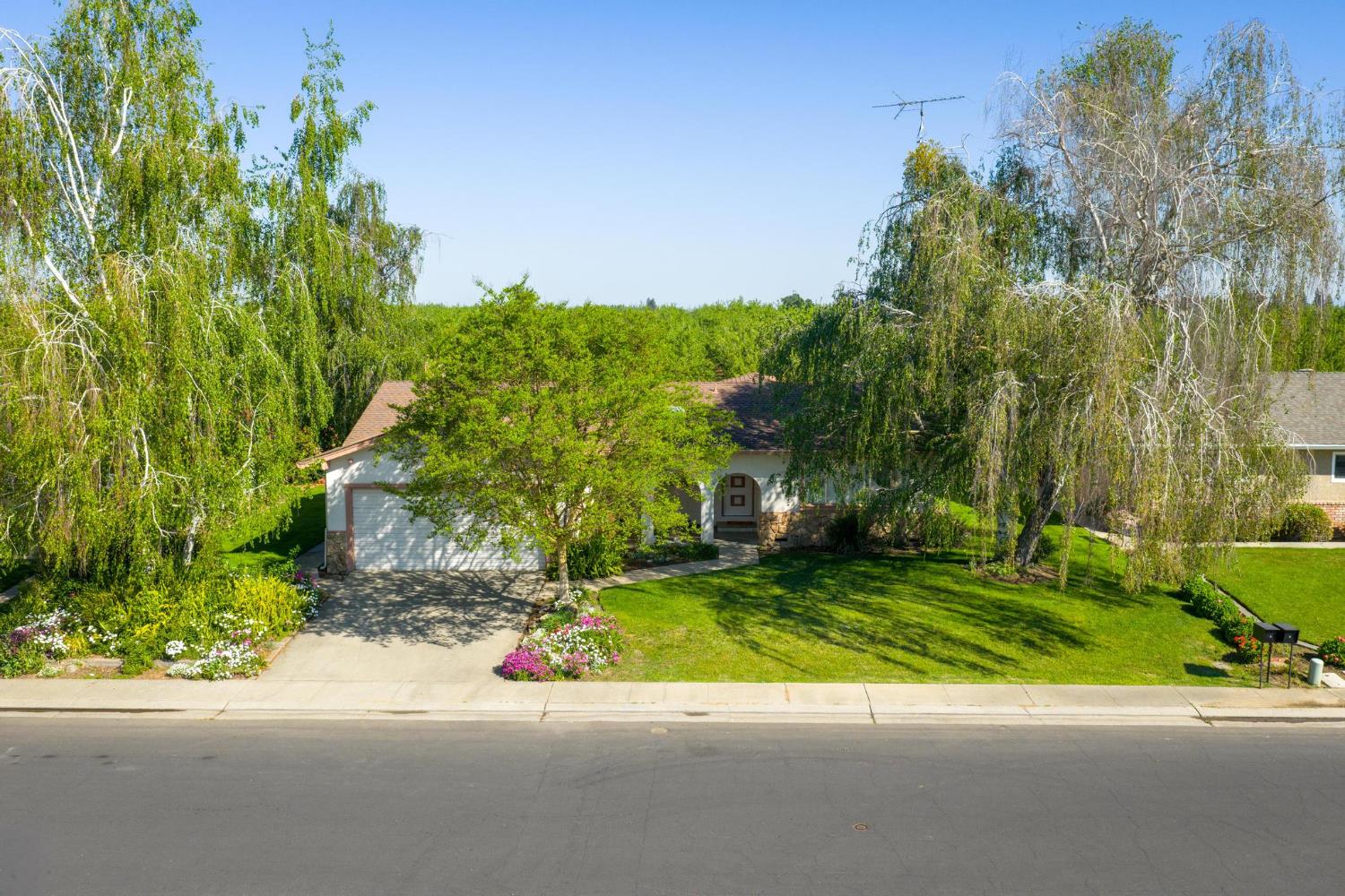 2290 Mission St, Escalon, CA 95320