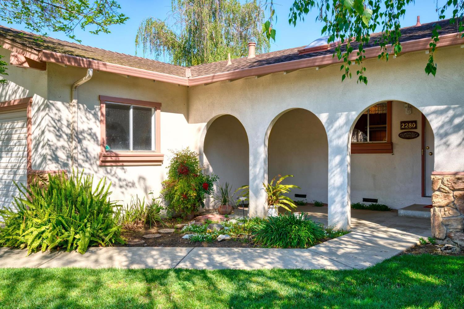 2290 Mission St, Escalon, CA 95320