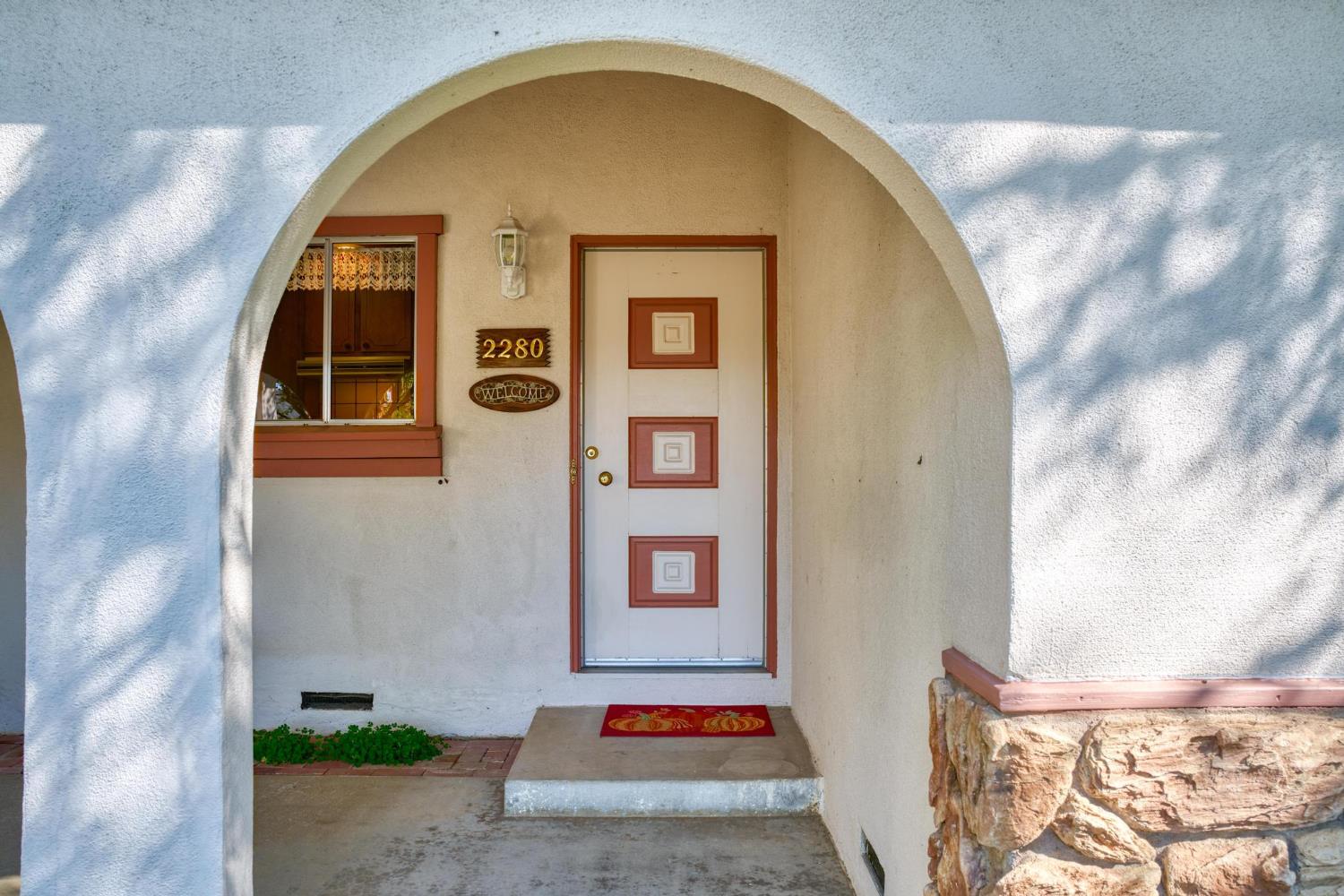 2290 Mission St, Escalon, CA 95320