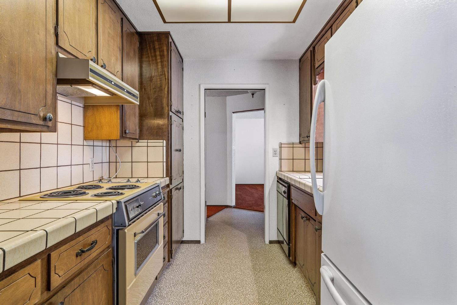 2290 Mission St, Escalon, CA 95320