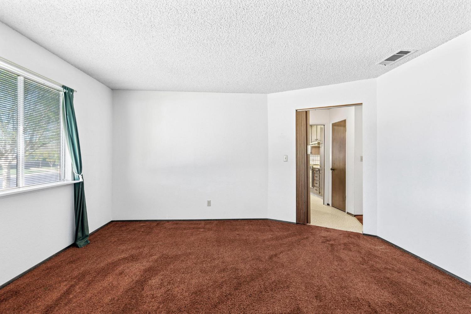 2290 Mission St, Escalon, CA 95320