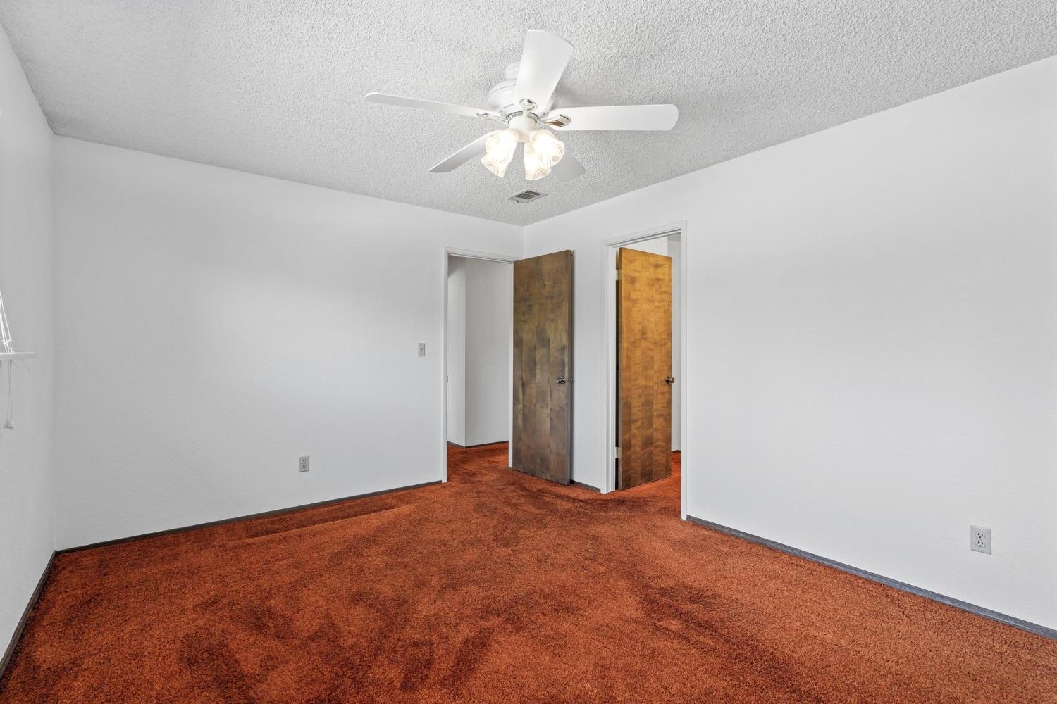 2290 Mission St, Escalon, CA 95320