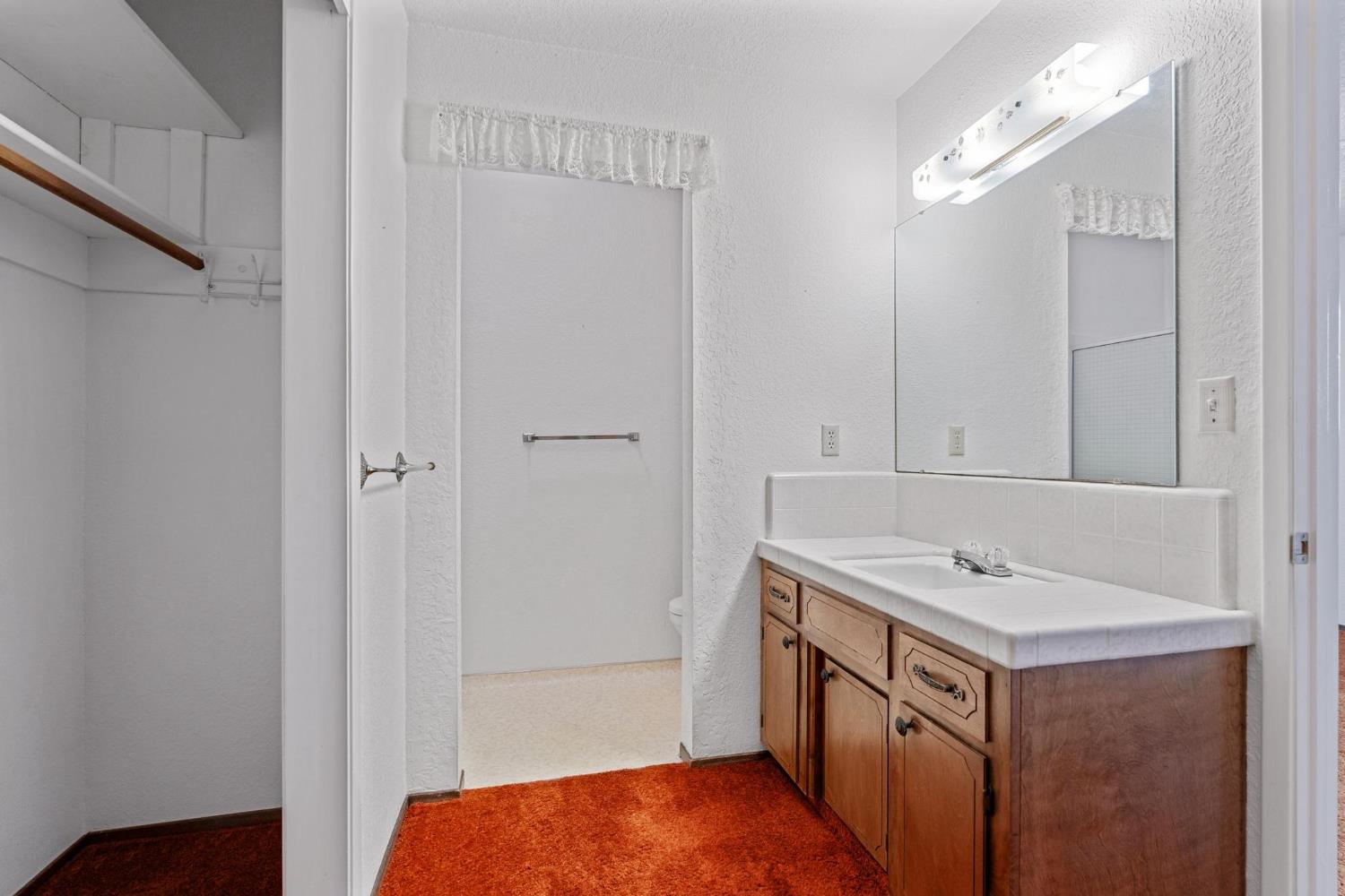 2290 Mission St, Escalon, CA 95320