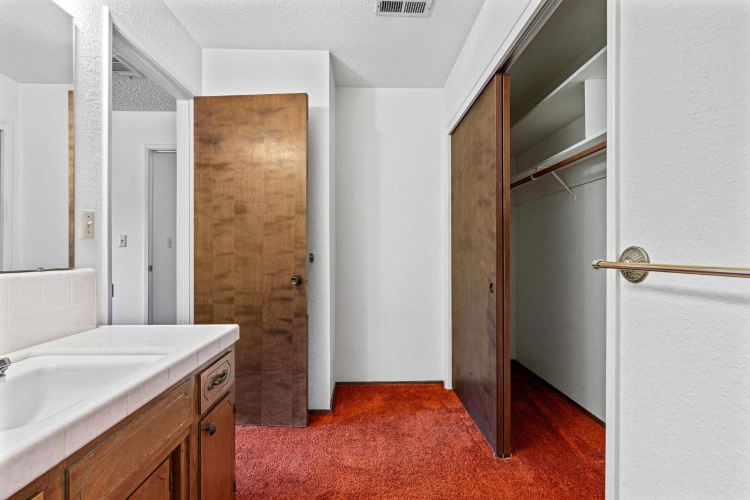 2290 Mission St, Escalon, CA 95320