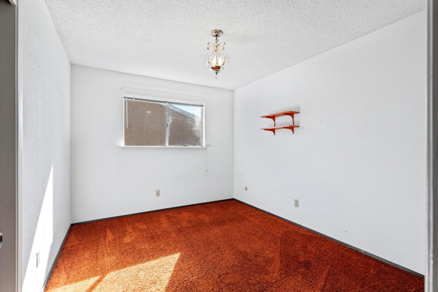 2290 Mission St, Escalon, CA 95320