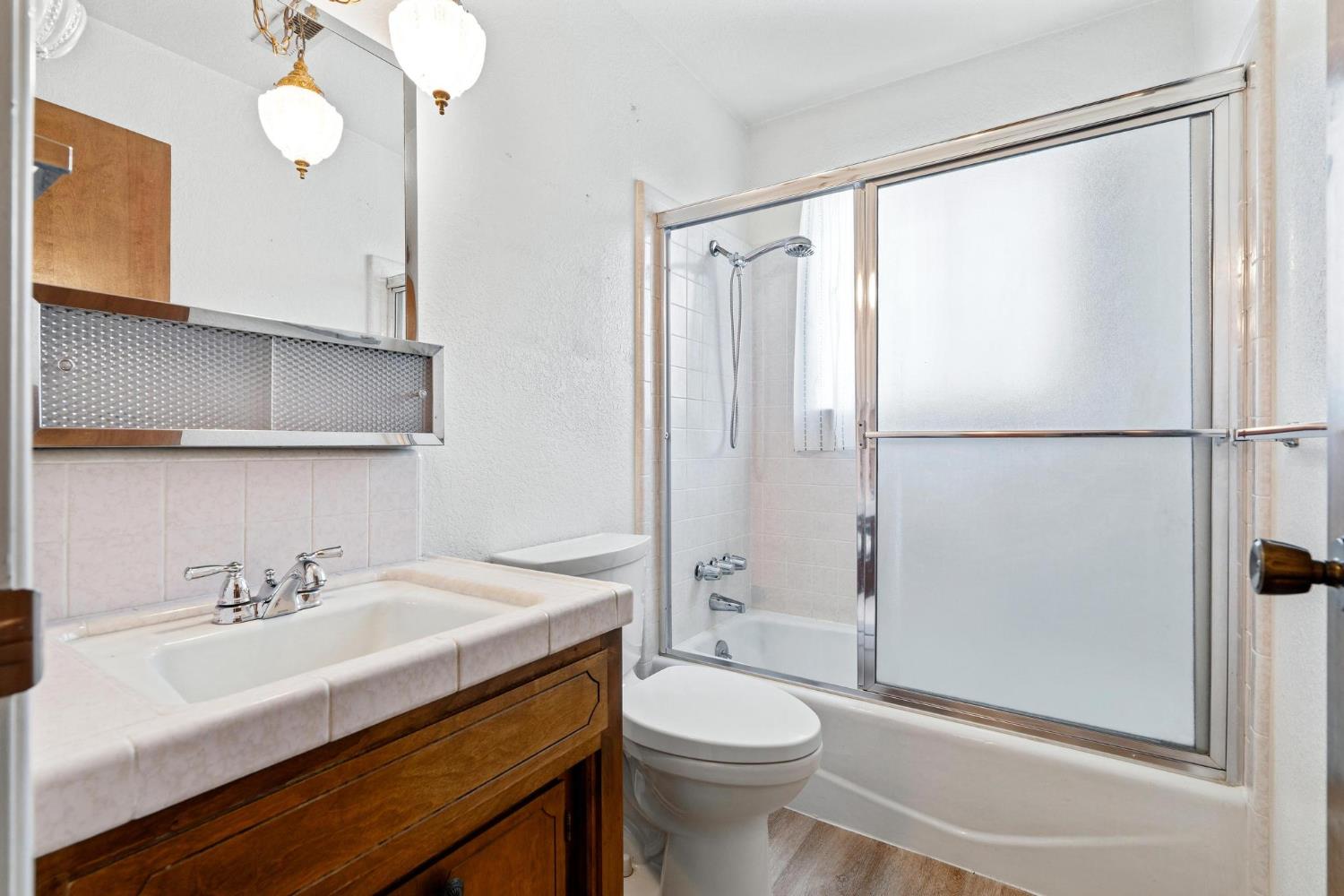 2290 Mission St, Escalon, CA 95320