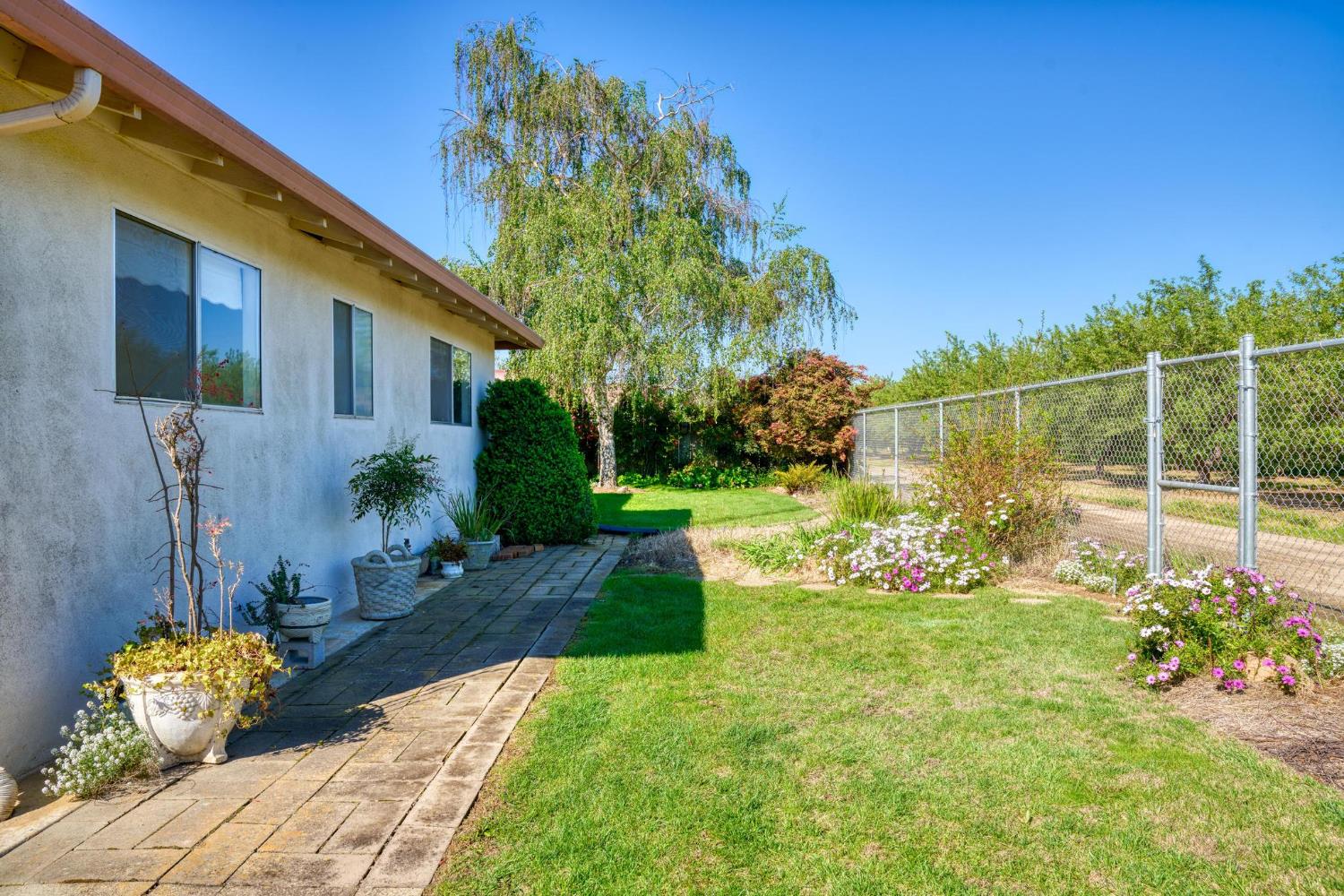 2290 Mission St, Escalon, CA 95320