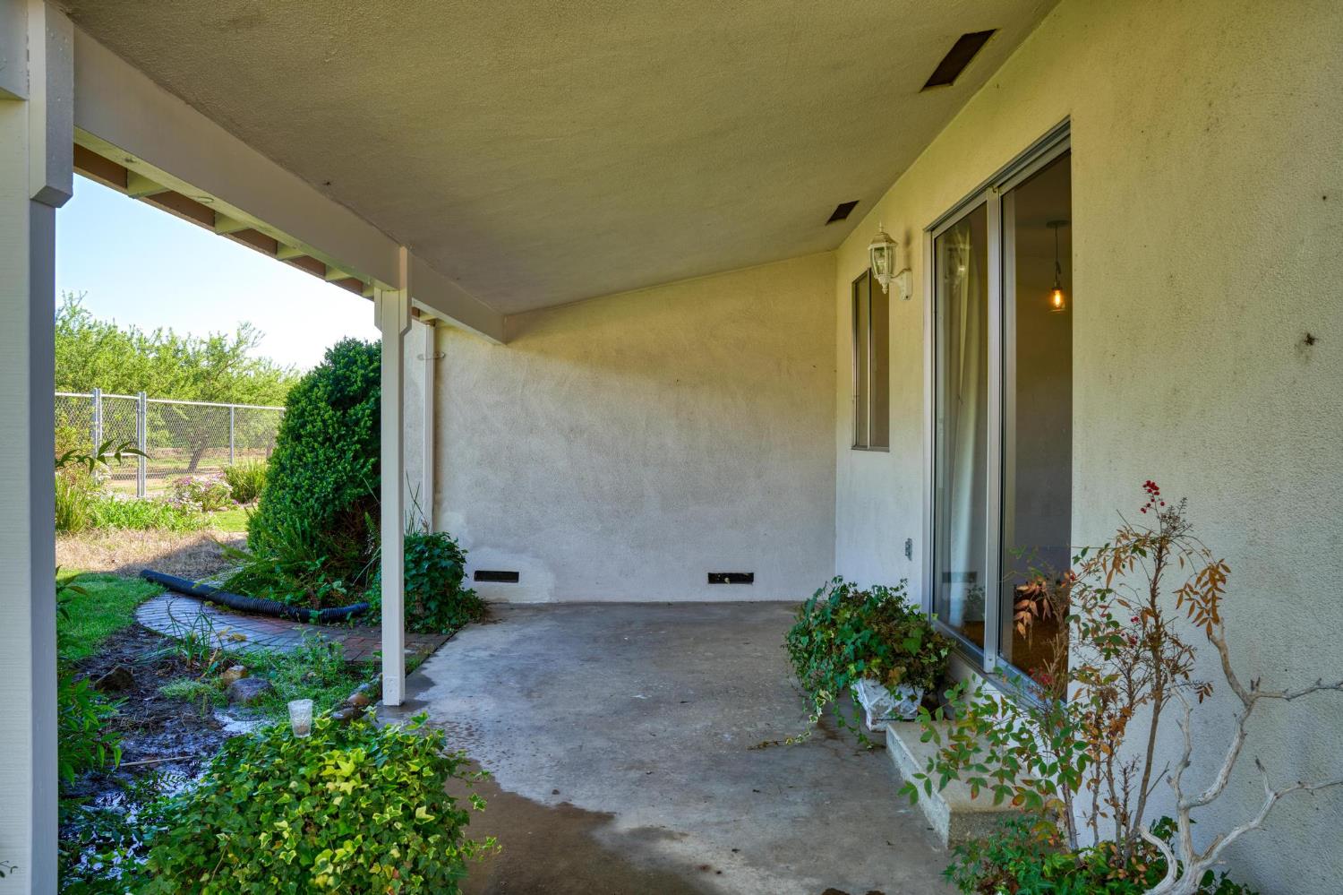 2290 Mission St, Escalon, CA 95320