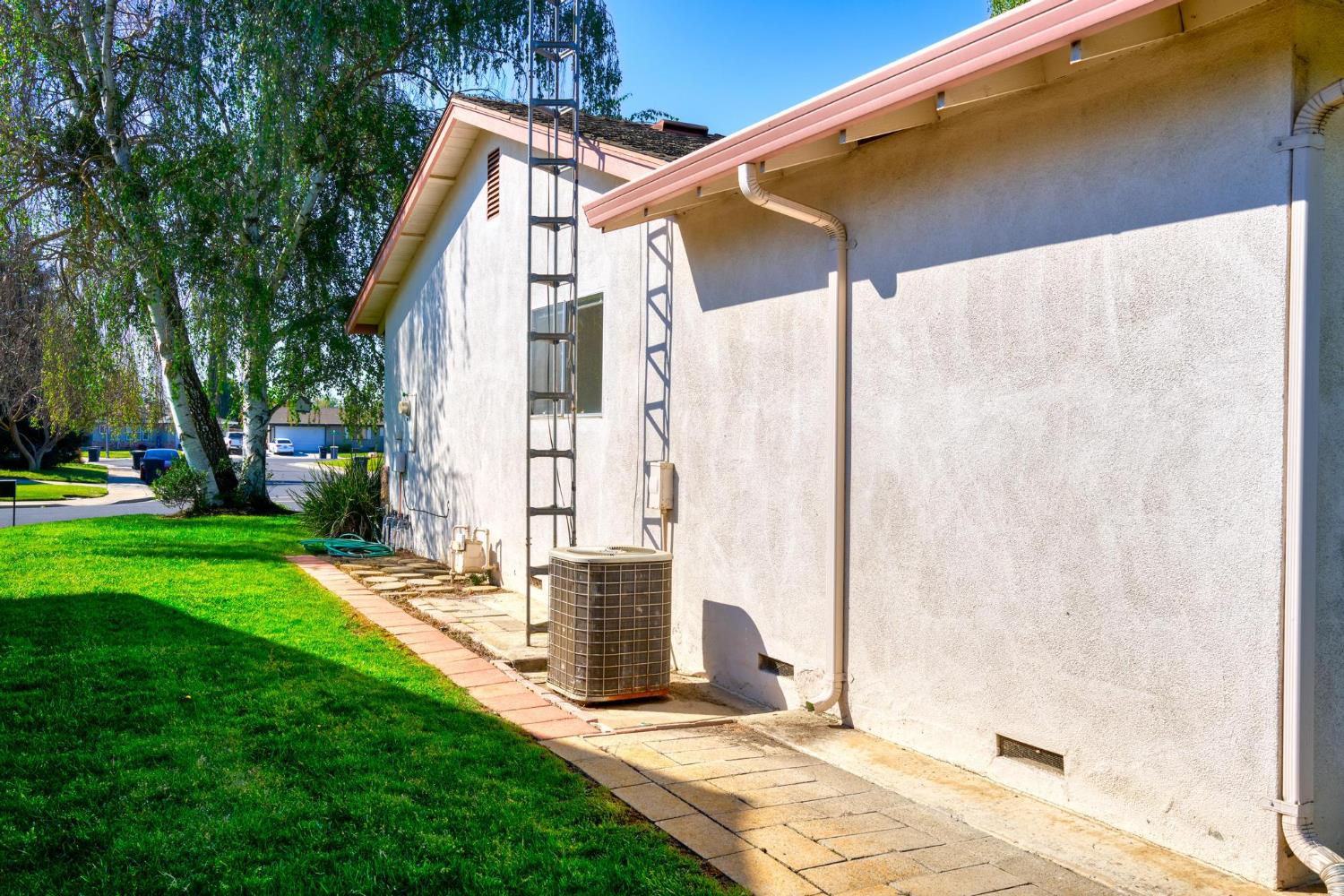 2290 Mission St, Escalon, CA 95320