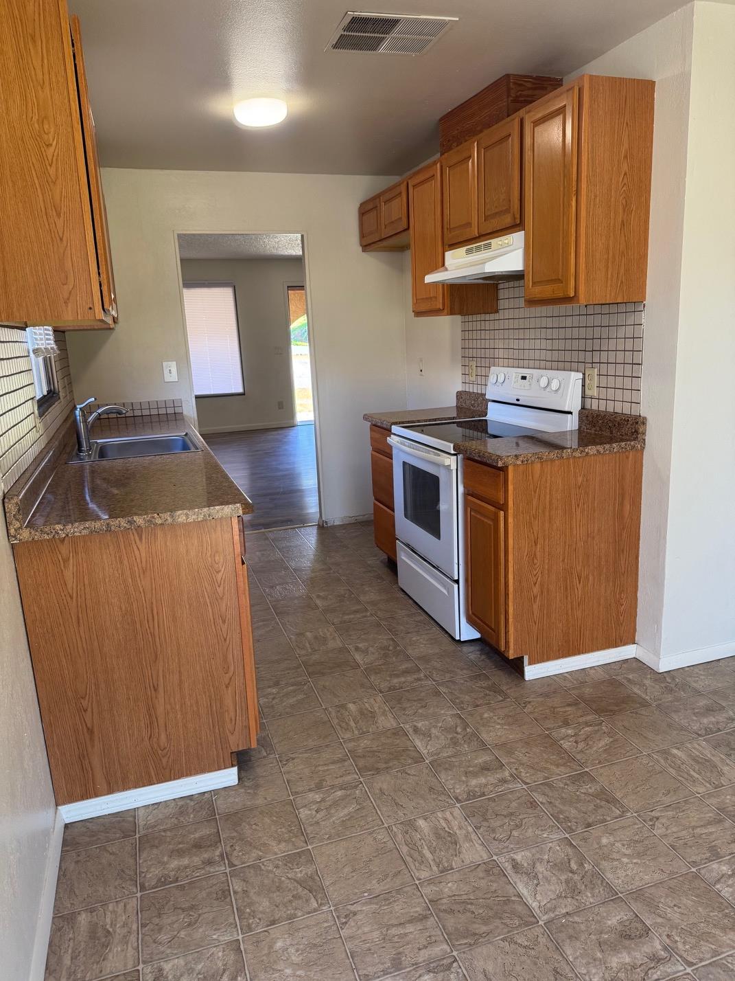 912 Feather Dr, Copperopolis, CA 95228