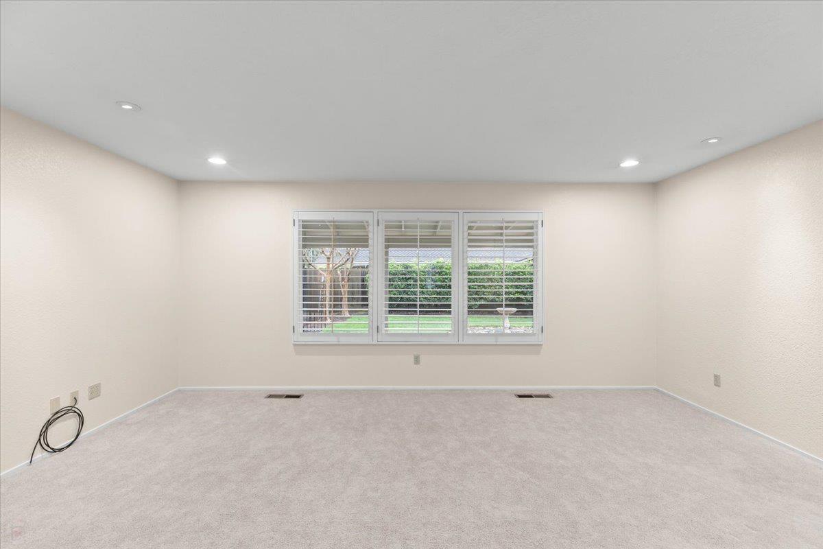 1912 Scarborough Ct, Modesto, CA 95355